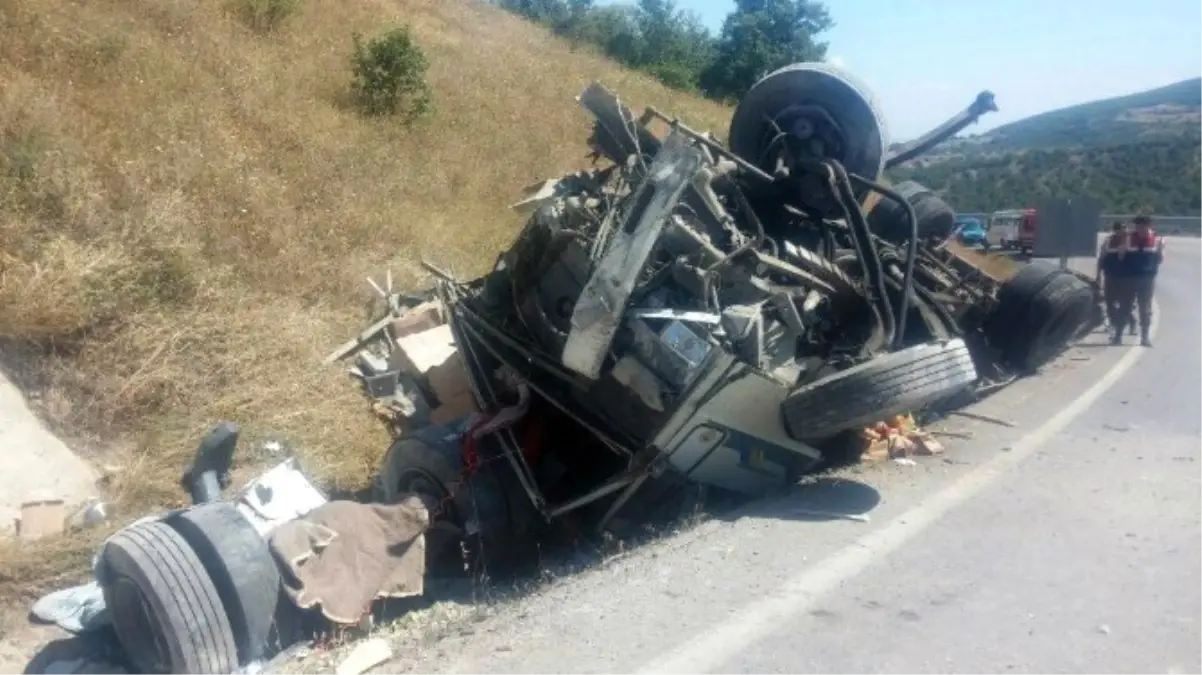 Kargı\'da Trafik Kazası: 1 Ölü, 1 Yaralı