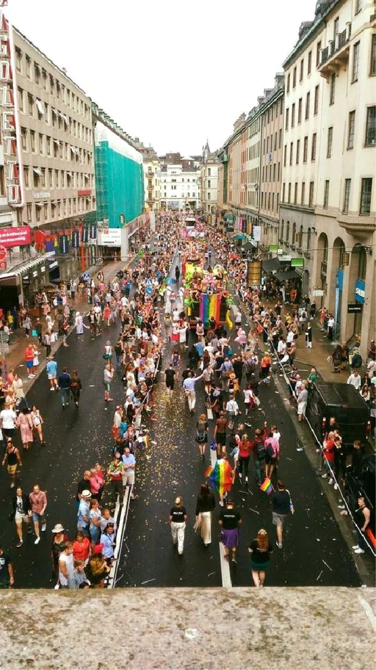 Stockholm\'deki Lgbti Yürüyüşüne 50 Bin Kişi Katıldı