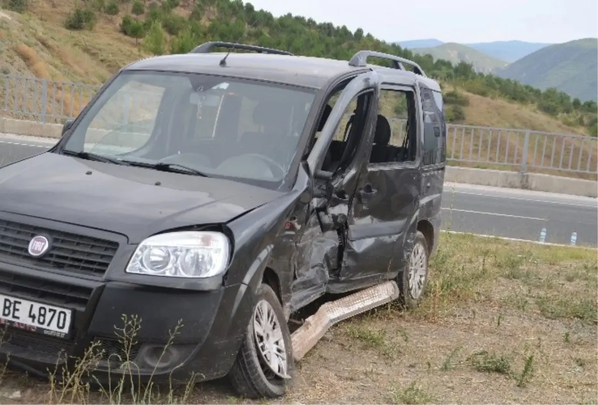 Tosya\'da Trafik Kazası: 2 Ağır Yaralı