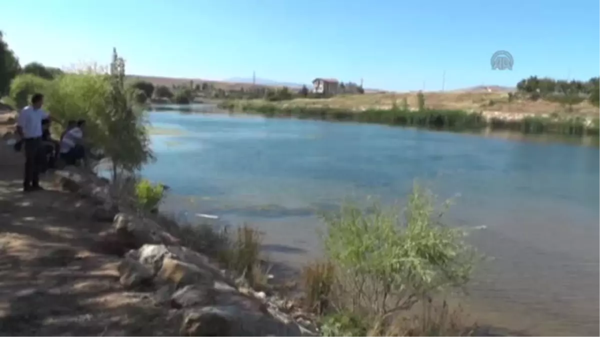 Arkadaşını Kurtarmak İçin Girdiği Irmakta Kayboldu