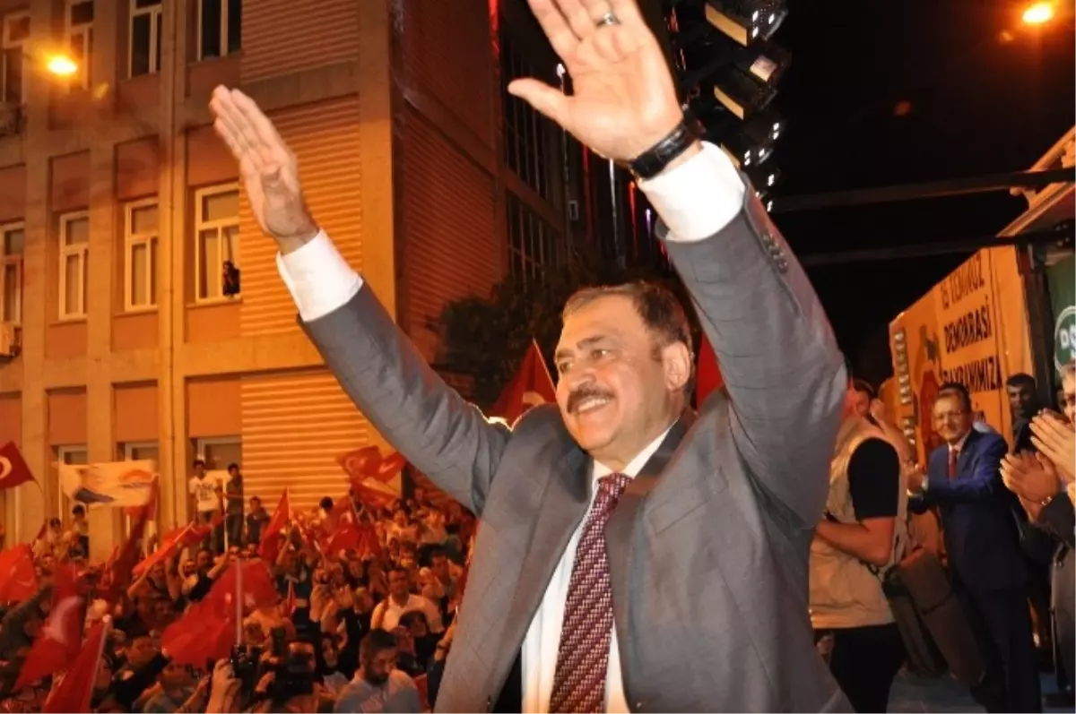 Bakan Eroğlu Balıkesir\'de Demokrasi Nöbetine Katıldı