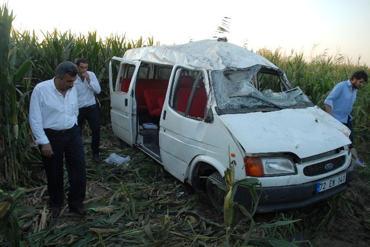 Batman\'da Trafik Kazası: 2 Ölü, 12 Yaralı