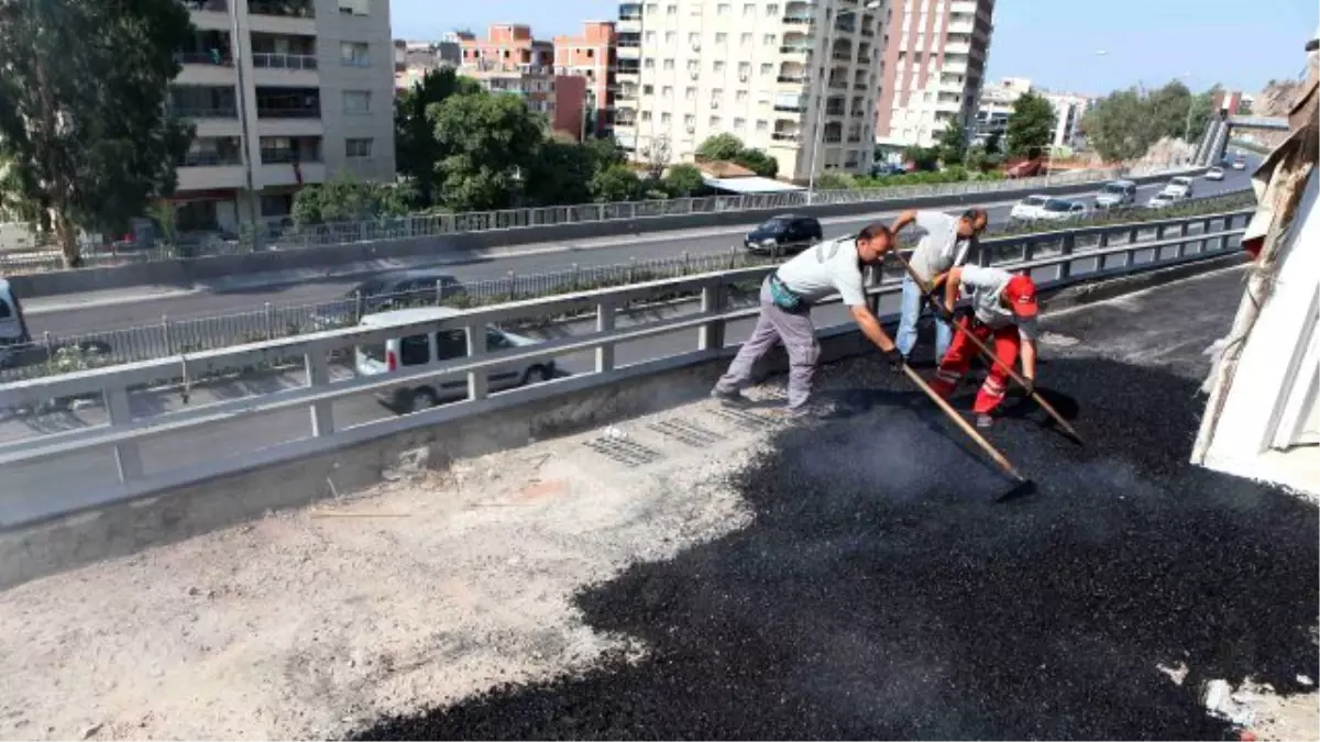 Bayraklı\'da fen işleri "harıl harıl" çalışıyor