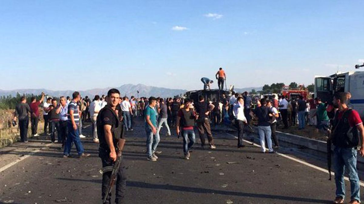 Bingöl'de 5 Polisin Şehit Olduğu Saldırıdan İlk Görüntüler Geldi