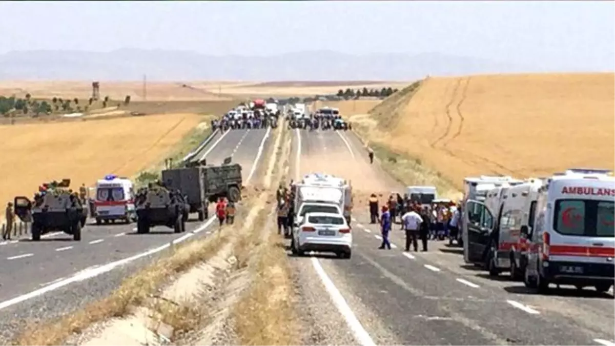 Bingöl\'de Zırhlı Polis Aracına Saldırı: 6 Polis Şehit, 3 Polis Yaralı