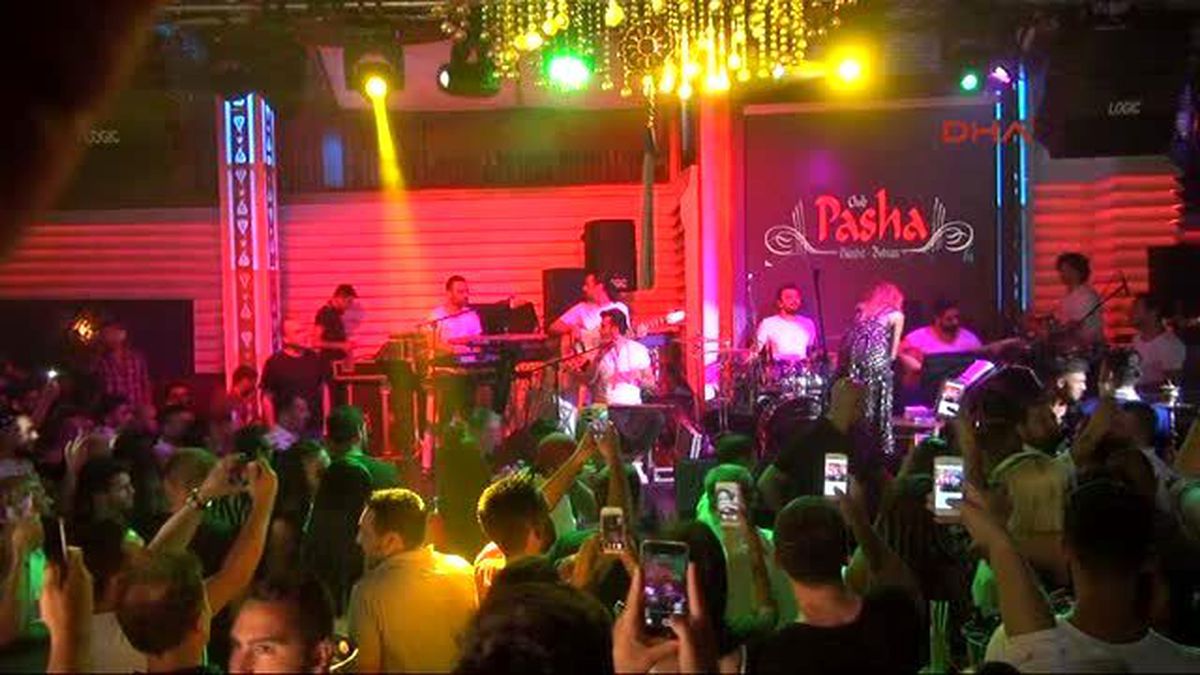 Bodrum Yıldız Tilbe Bodrum\'da Sahne Aldı