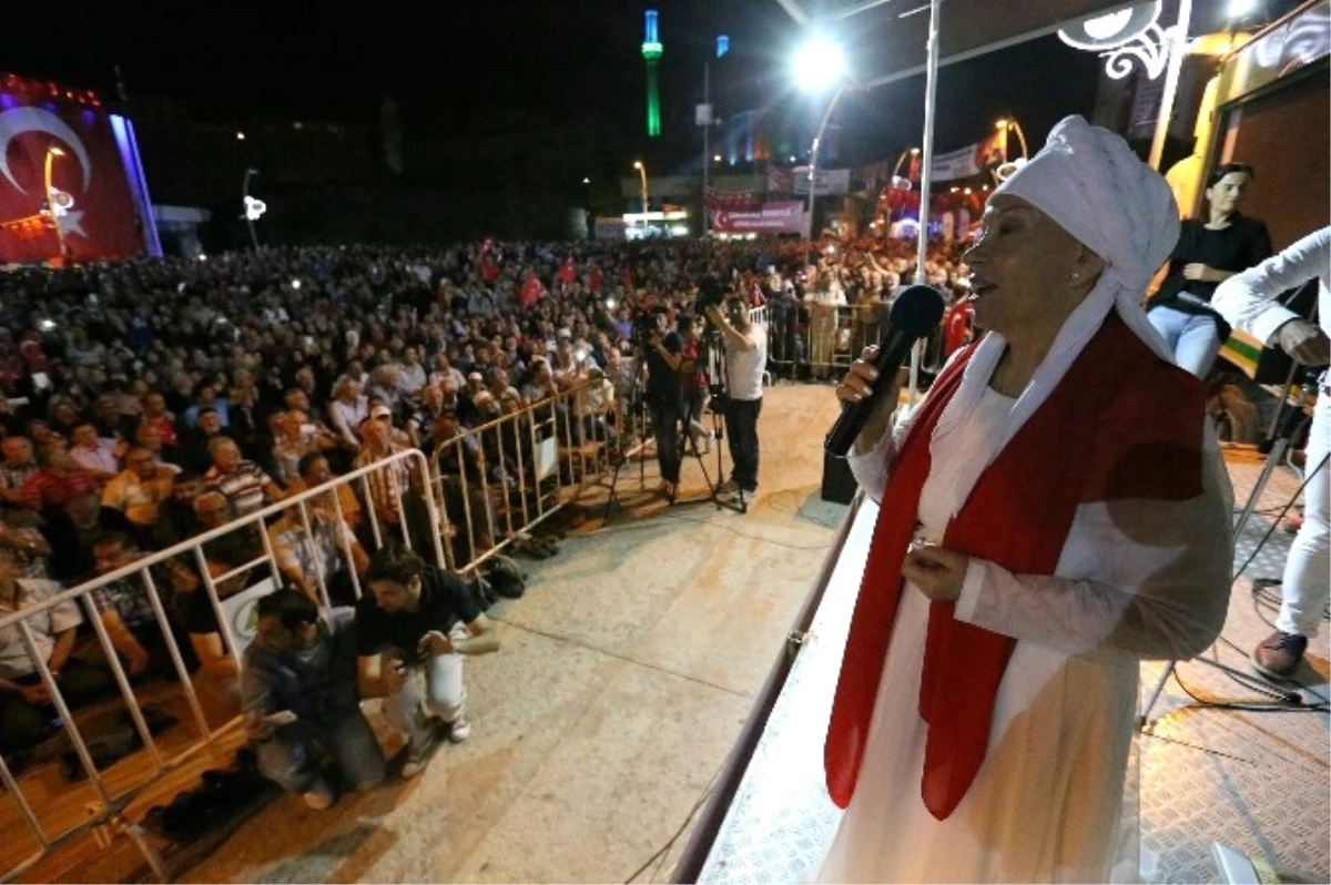 Bolu\'da Demokrasi Nöbetine İki Ünlü İsimden Destek