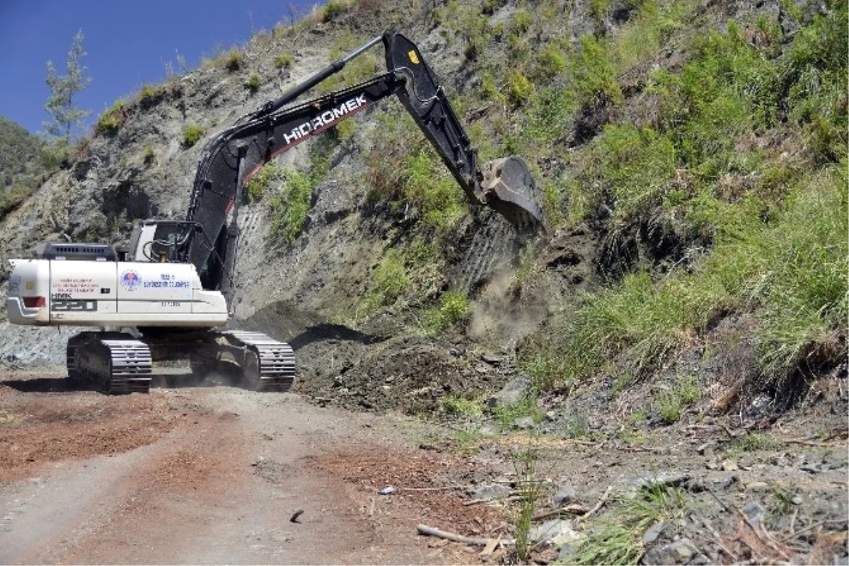 Büyükşehir Belediyesi\'nin Kırsaldaki Yol Çalışmaları Sürüyor