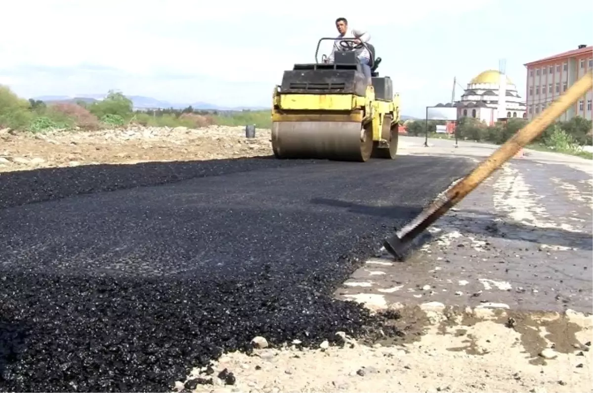 Çalışmalarında Bozulan Yollar Onarılıyor