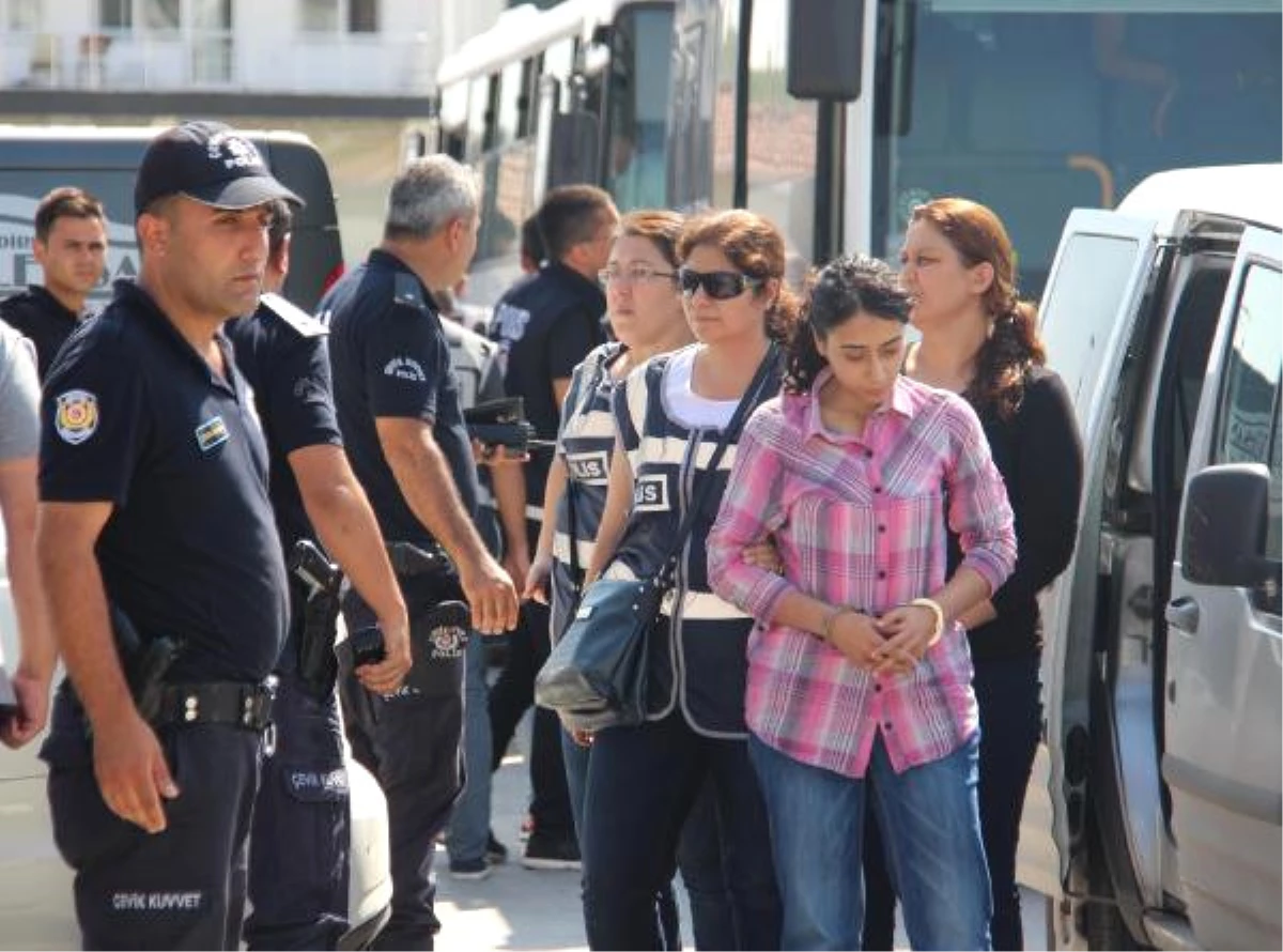 Edirne\'de Gözaltına Alınan 33 Komiser Adliyeye Sevk Edildi