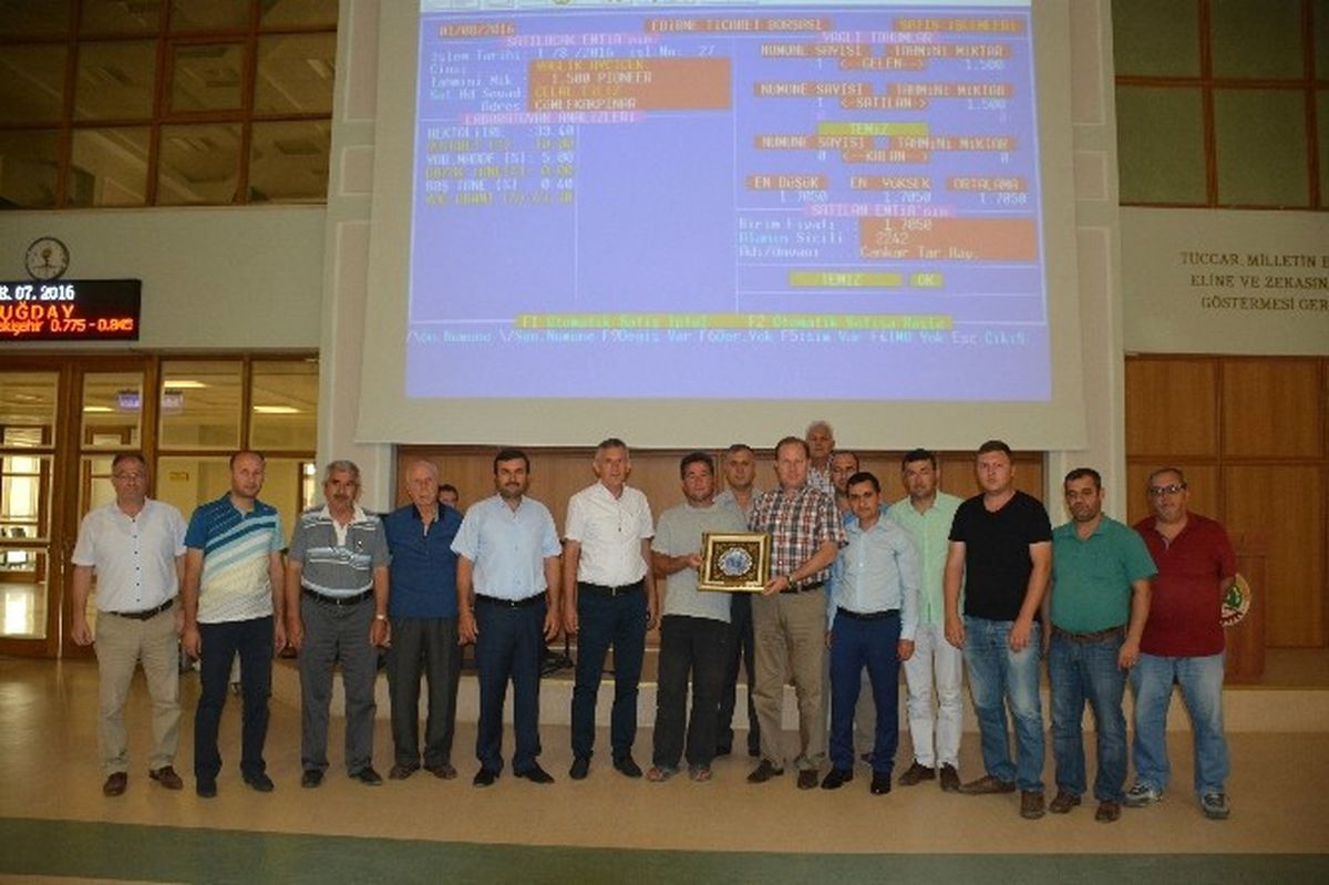 Edirne\'de Sezonun İlk Ayçiçeği Satıldı