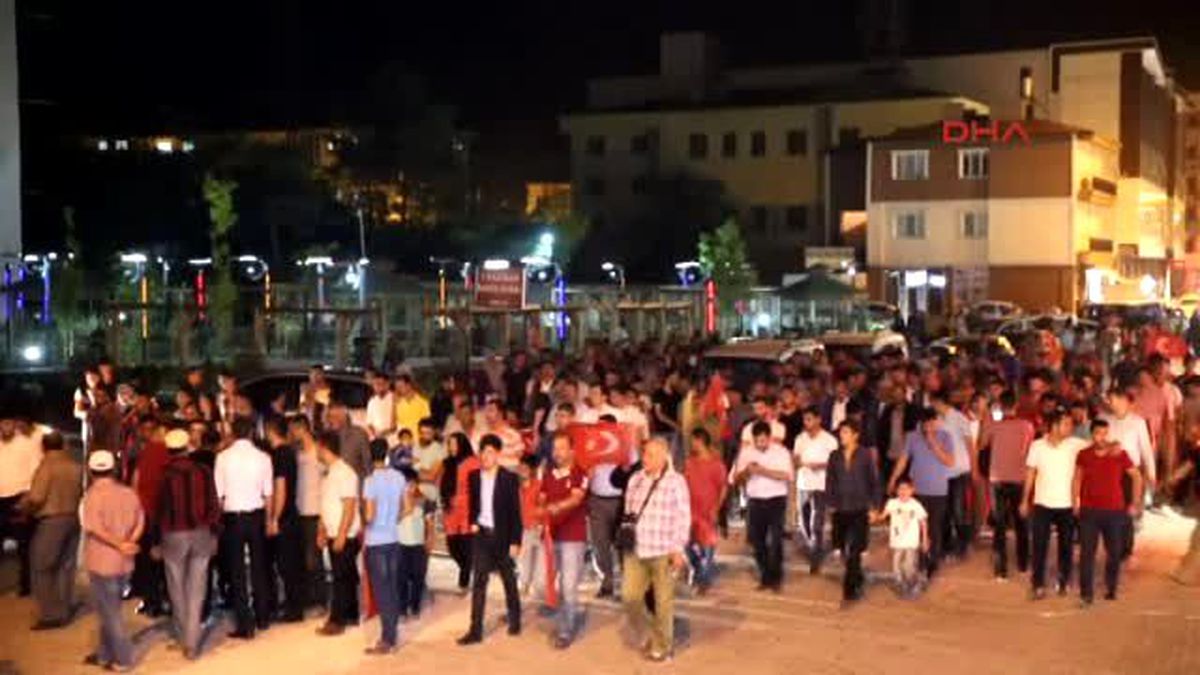Erciş\'te Mehteranlı Demokrasi Nöbeti