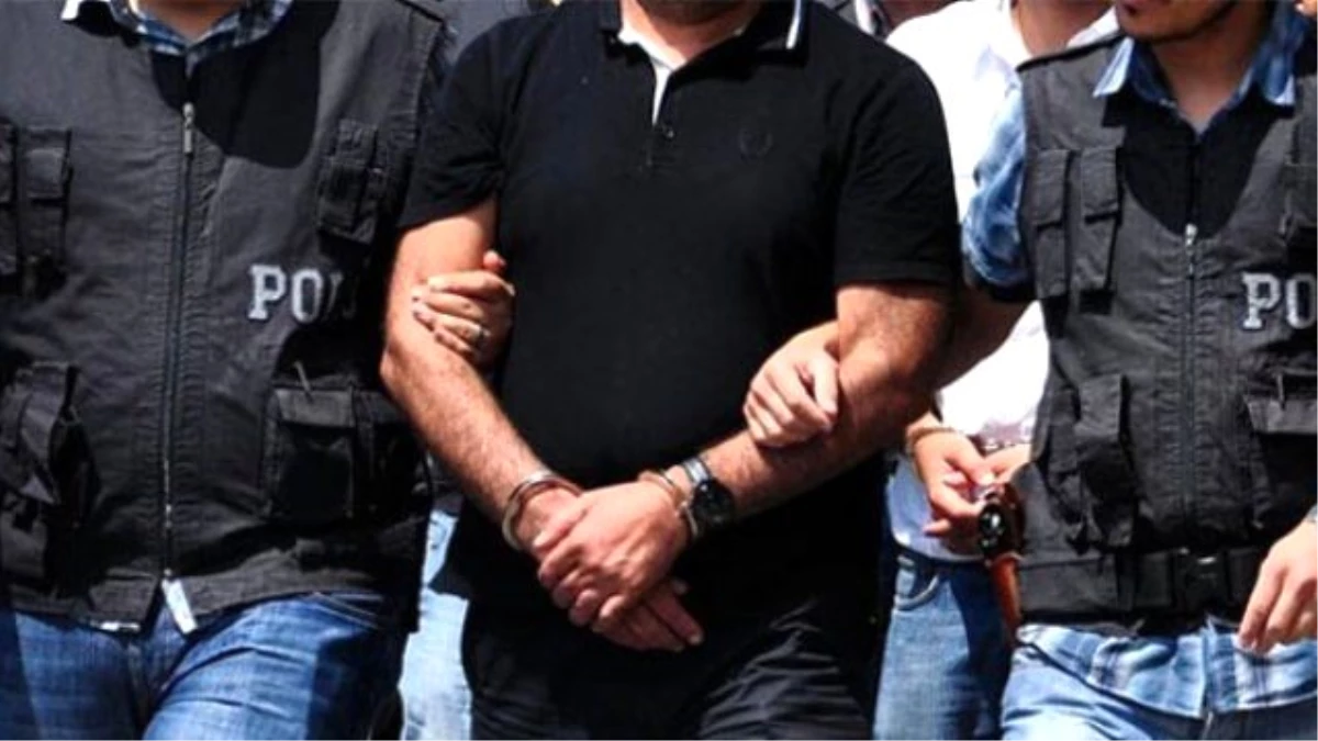 FETÖ\'den Aranan Savcı 17 Suçtan Aranan Sahte Kimlikle Yakalandı