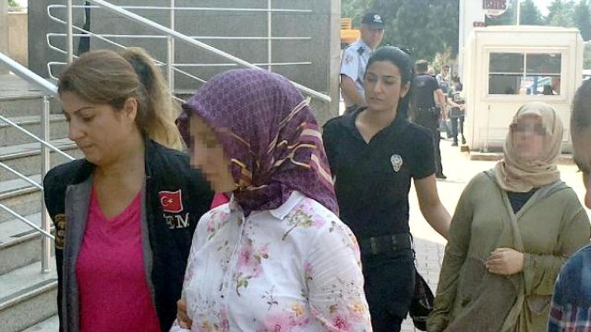 Fetö Operasyonunda Öğretmen ve Ablalar Adliyeye Sevk Edildi