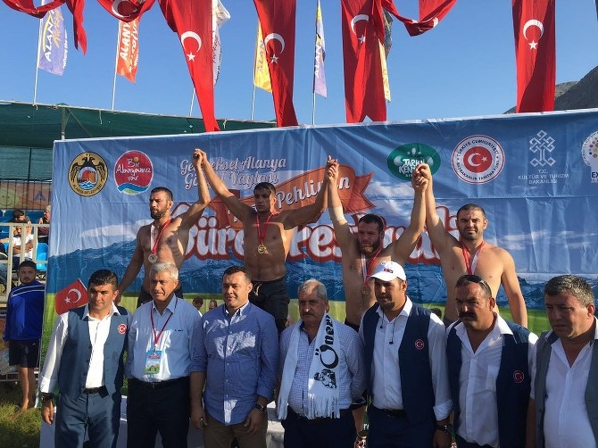 Kırkpınar\'ın Ardından İlk Güreşlerde Madalyalar Geldi