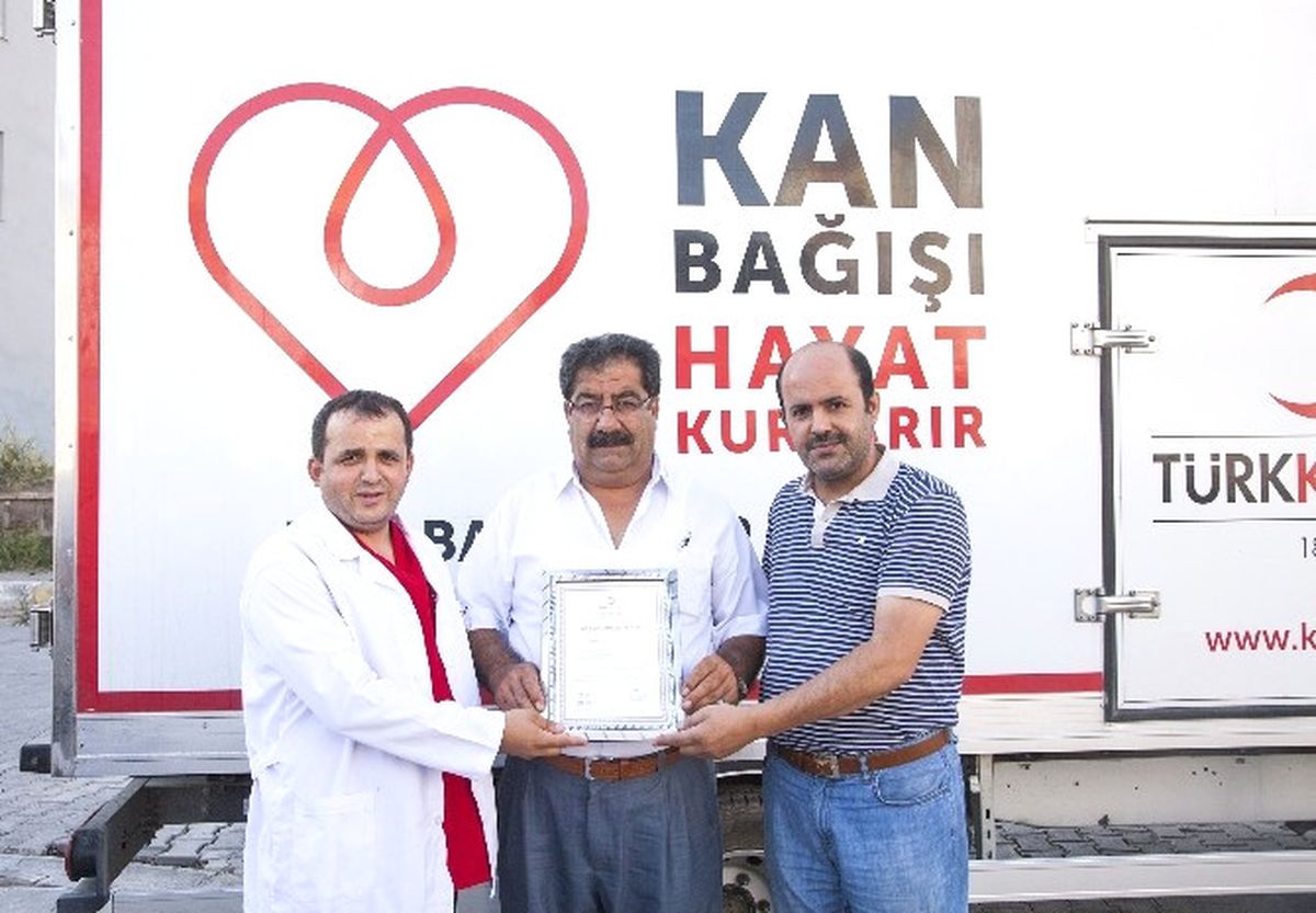 Kızılay\'dan Bronz Madalya ve Berat Belgesi
