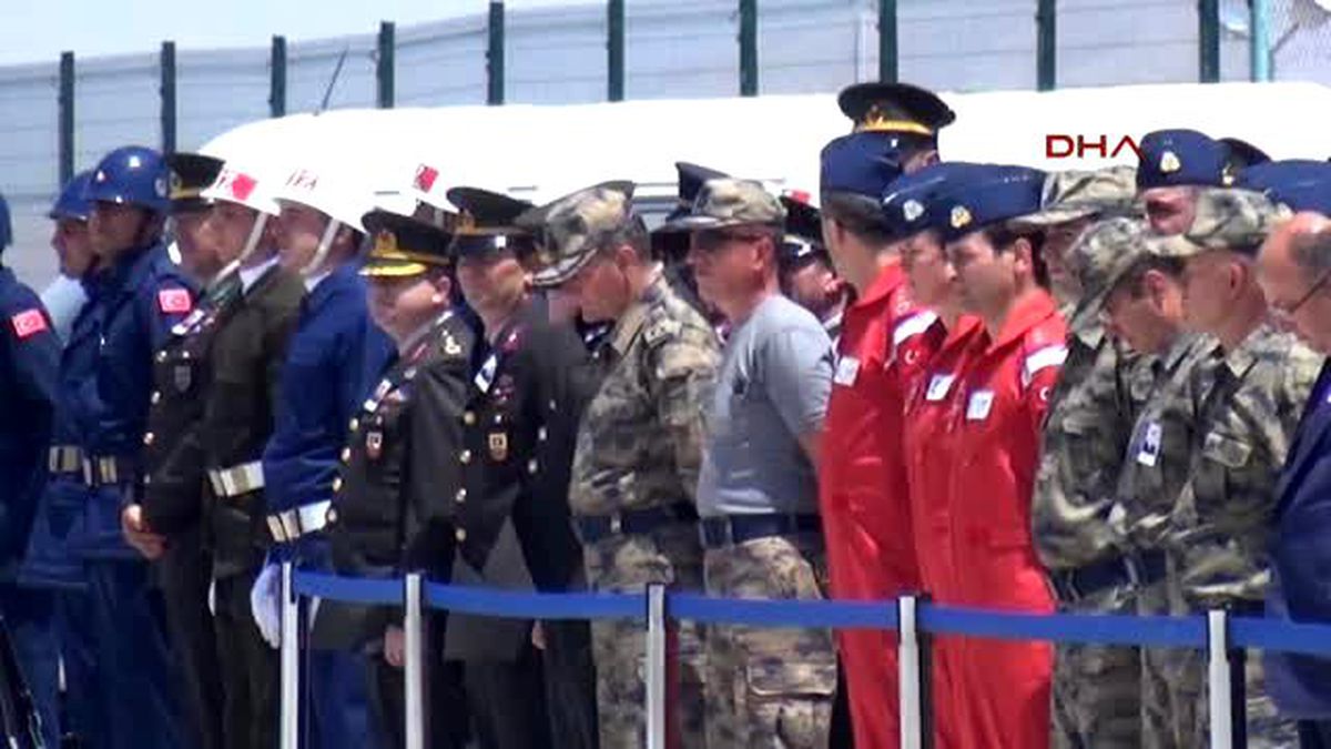 Konya Şehit Uzman Çavuş Karagöz\'ün Canezesi Memleketi Konya\'ya Getirildi