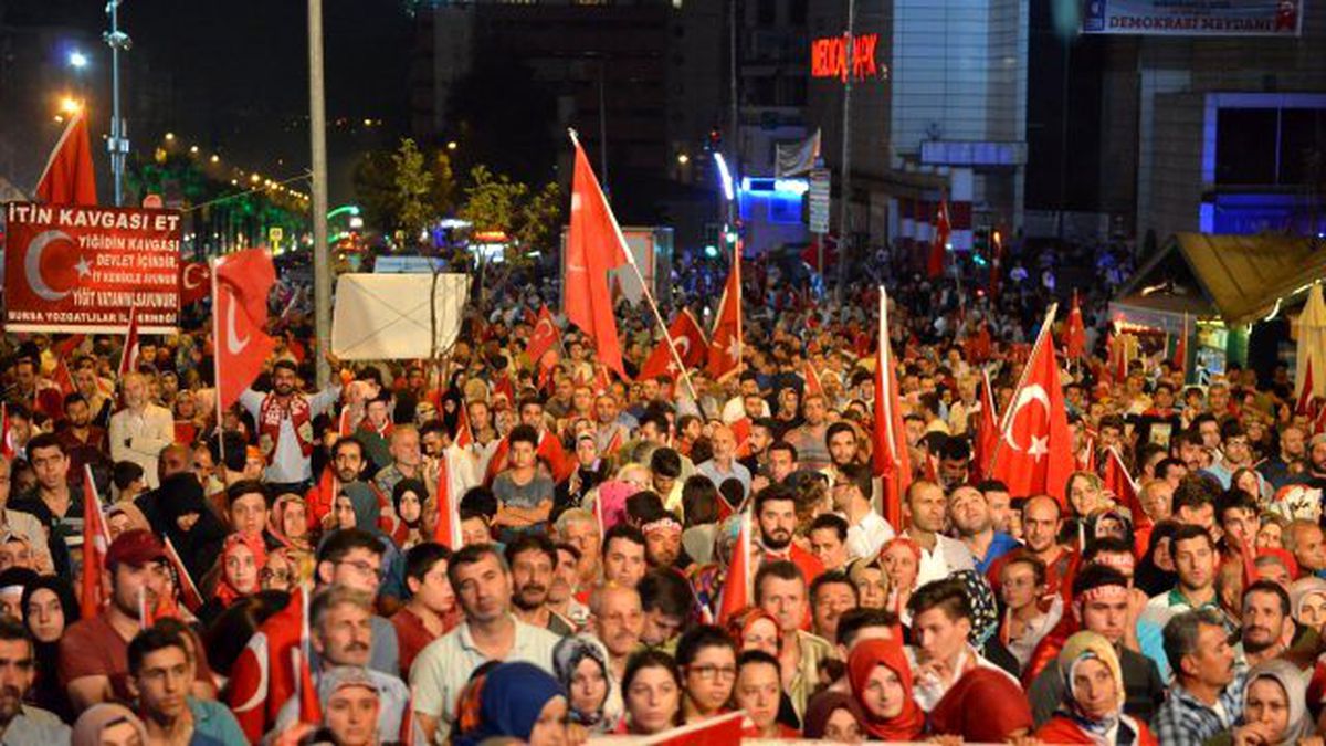 \'Milletimiz Darbeye Karşı Tek Vücut Oldu\'