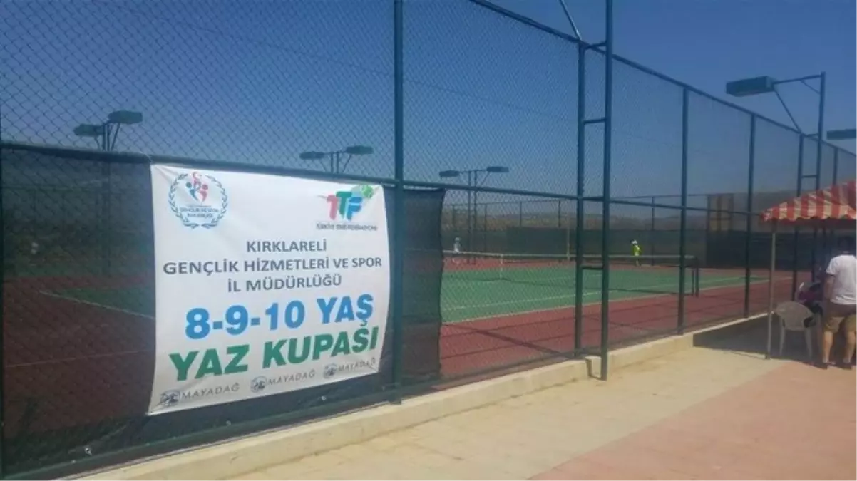 Minikler Tenis Turnuvası Başladı