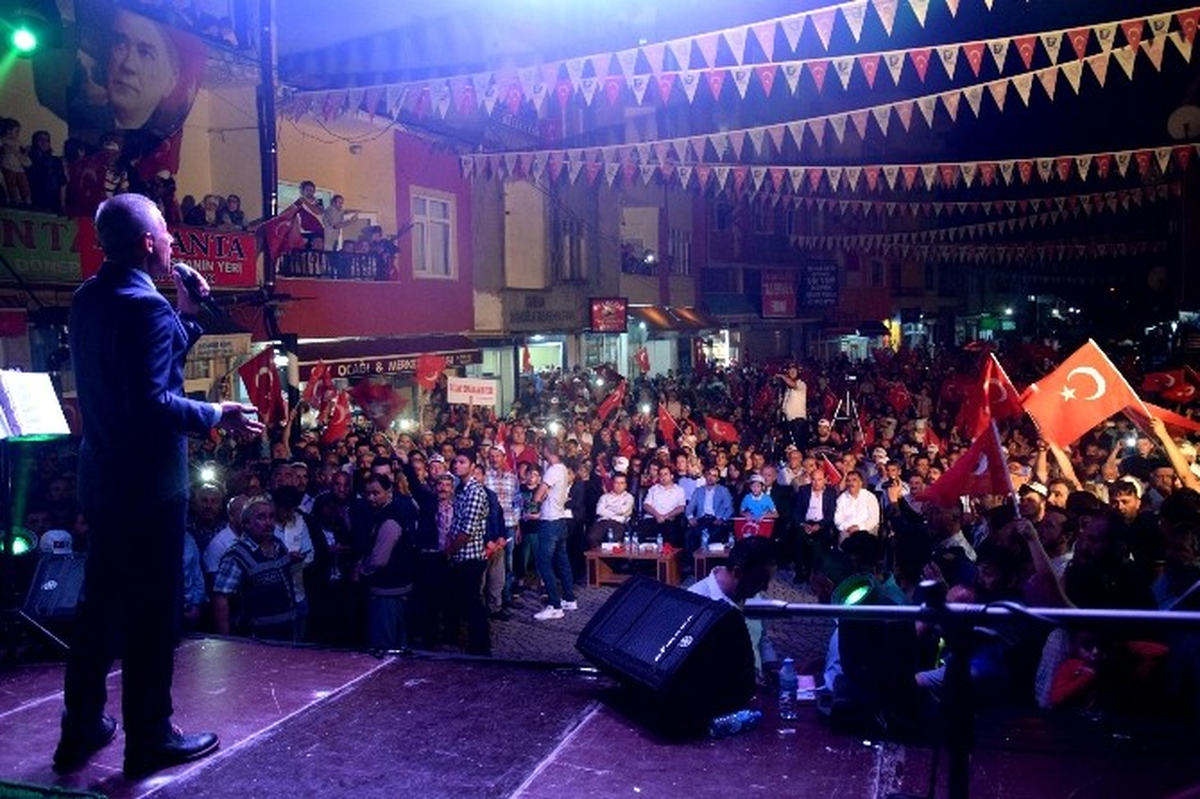 Mustafa Yıldızdoğan Giresun\'da Demokrasi Nöbetine Destek Verdi.