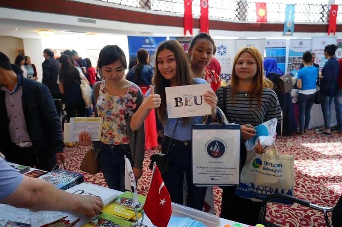 Öğrenciler Beü Standına Yoğun İlgi Gösterdi