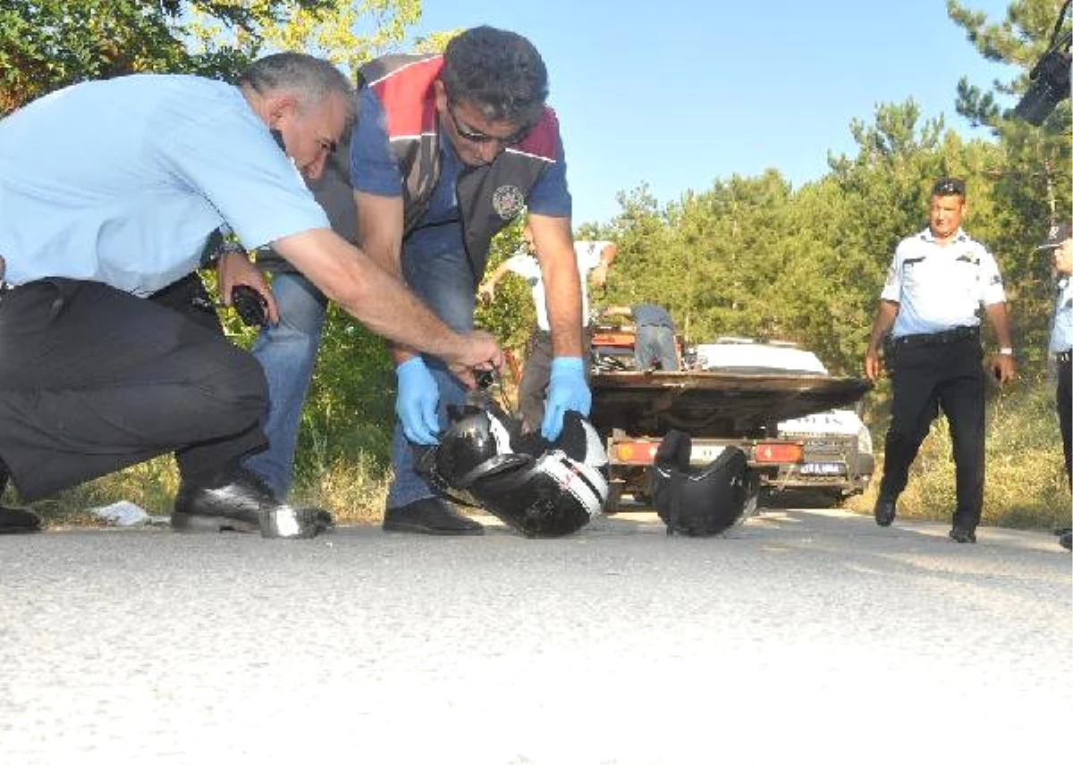 Polis Müdürü ve Eşine Otomobil Çarptı