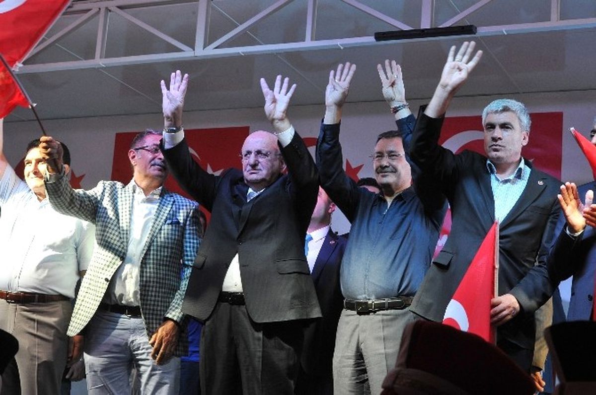 TBMM Başkanı Kahraman, 15 Temmuz Kızılay Demokrasi Meydanı\'nda Milli İrade Nöbetine Katıldı