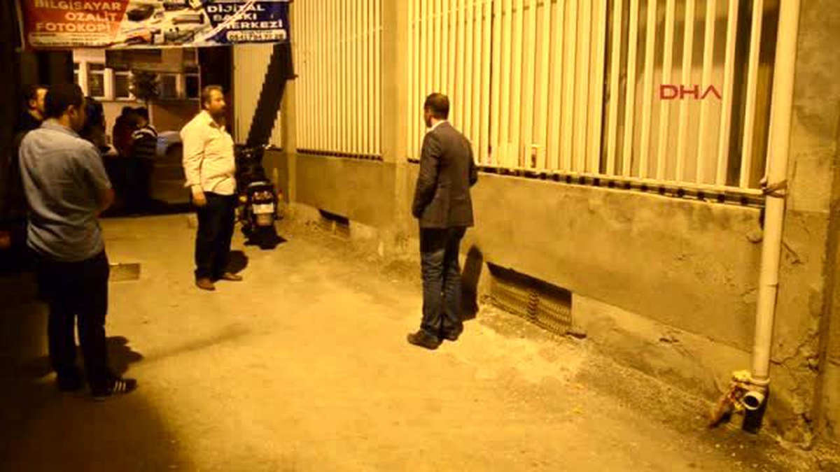 Tokat Esnaf Dükkanının Penceresinde Zaman Gazetesi\'nin Kitapları Bulundu