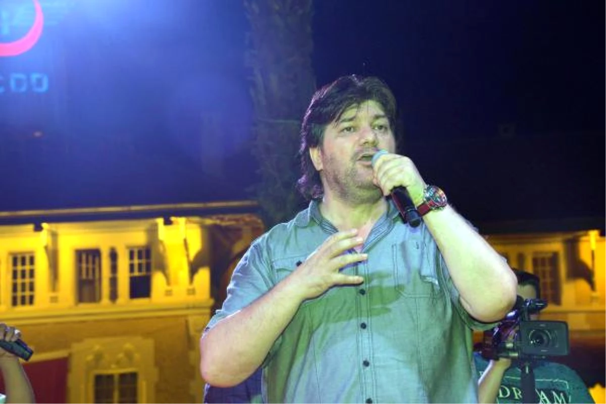 Adana\'da Demokrasi Nöbeti Konseri Şehit Haberleri Gelince İptal Edildi