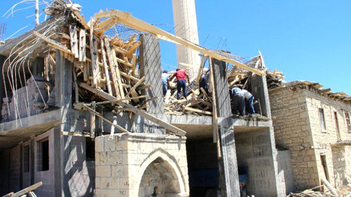 Ağrı\'da Cami İnşaatından Düşen İşçi Öldü
