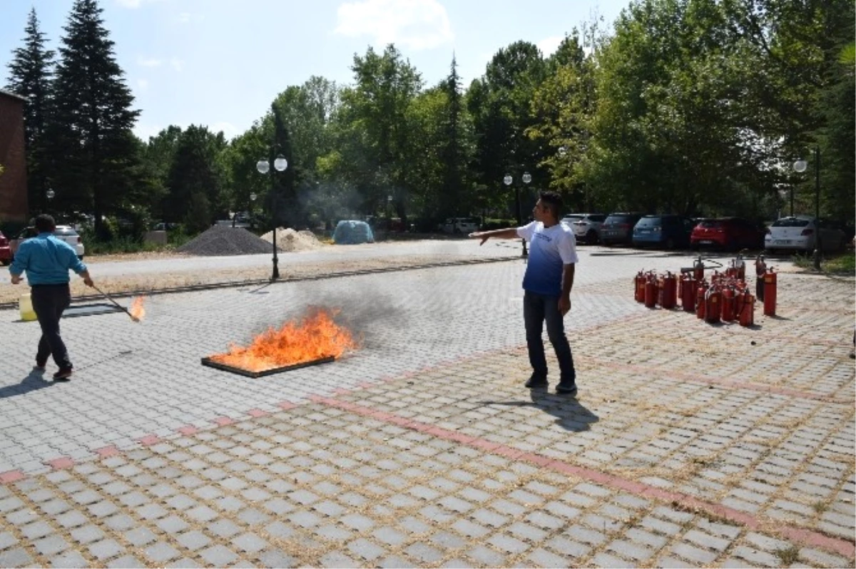Anadolu Üniversitesi Eğitim Fakültesi\'nde Yangın Tatbikatı Yapıldı