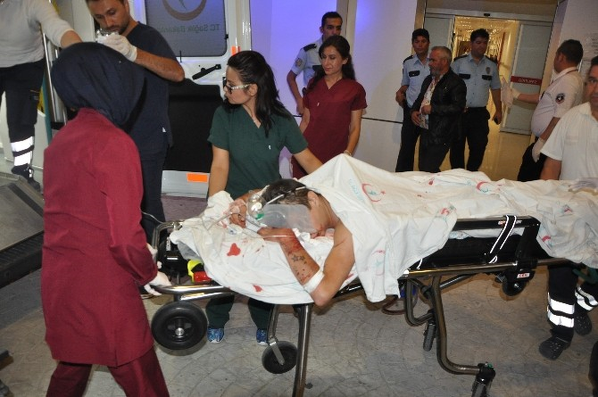 Baba ve Oğlu Kol Kola Kelepçelendi