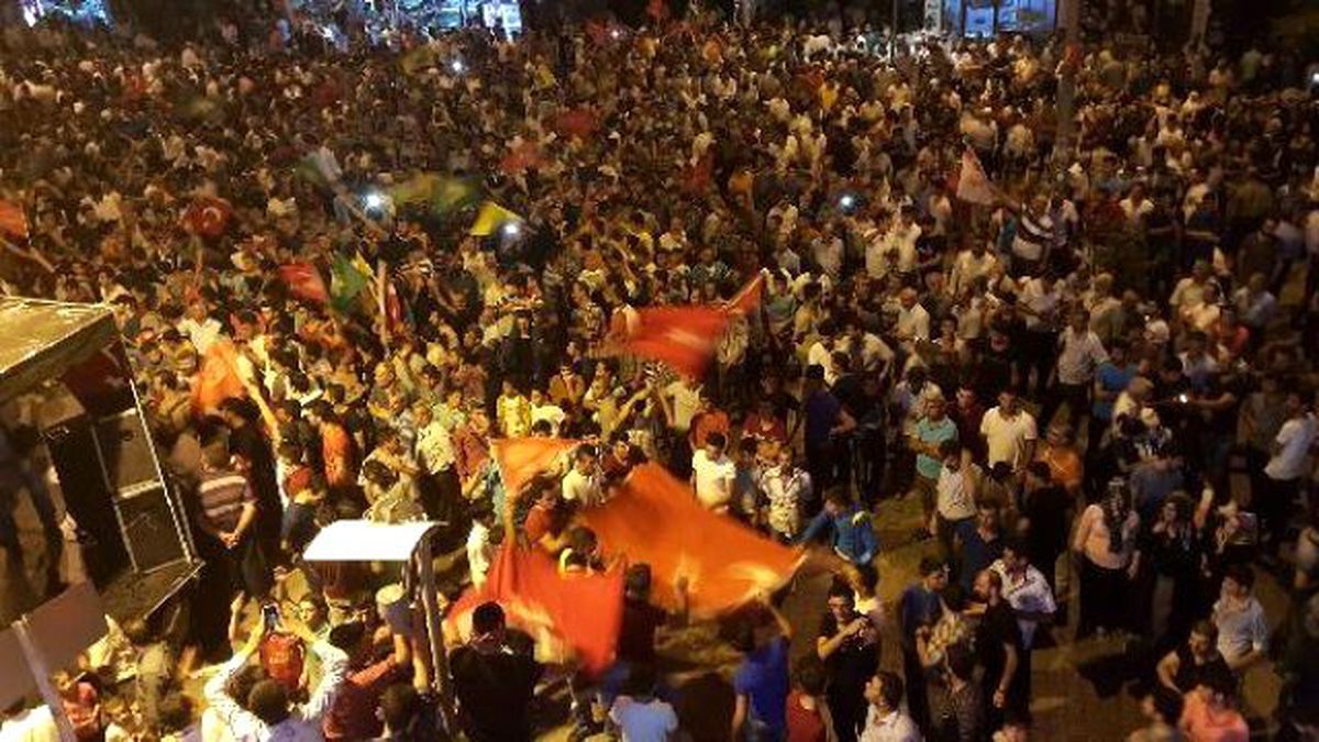 Batmanda \'Demokrasi Nöbeti\' Devam Ediyor