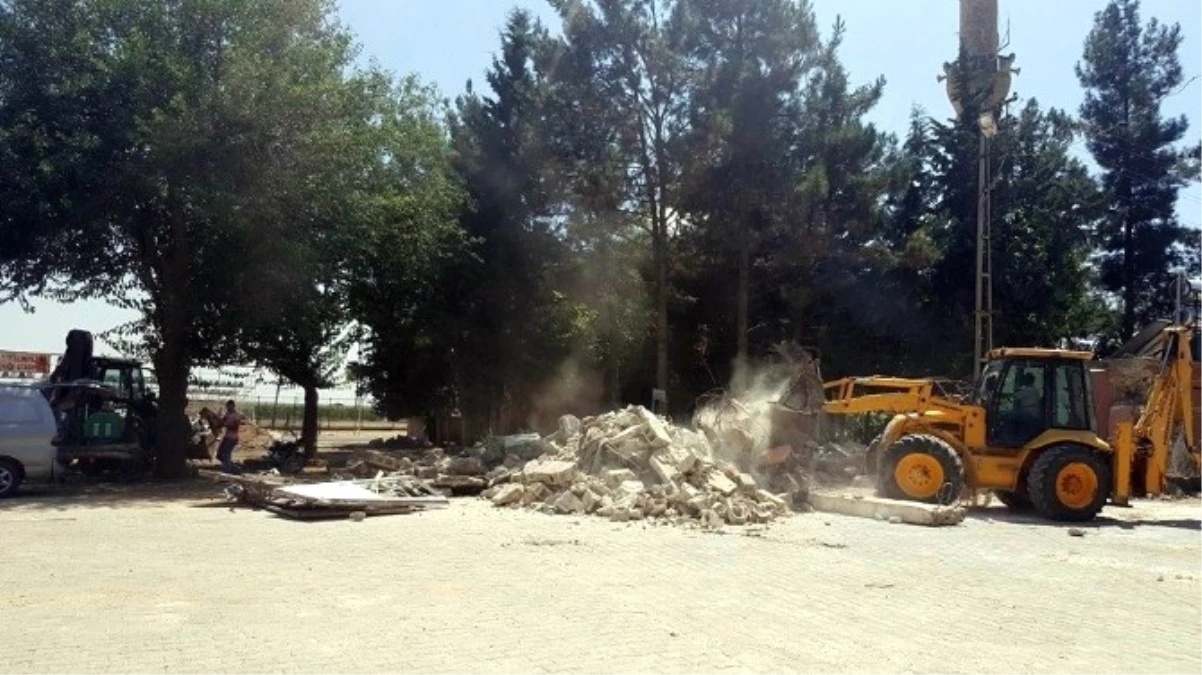 Elbeyli İlçesinde Merkez Caminin Çevresinde Düzenleme