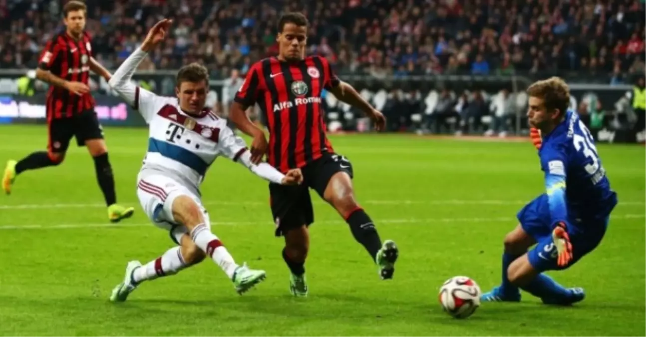 Futbolcularla Dalga Geçen Spiker!