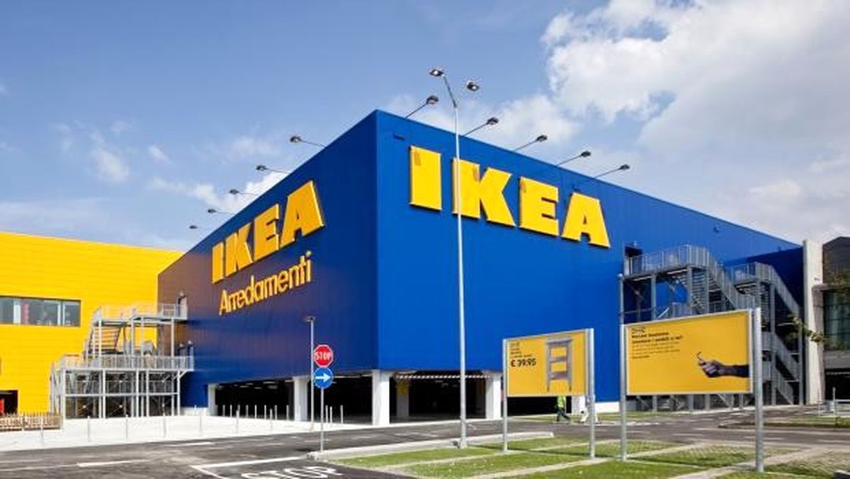 Ikea Kanye West\'i Reddetti