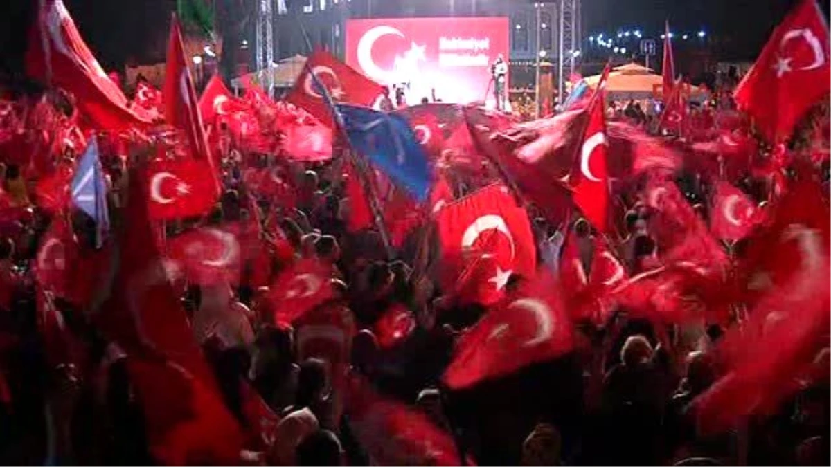 İstanbul\'da "Demokrasi Nöbeti"