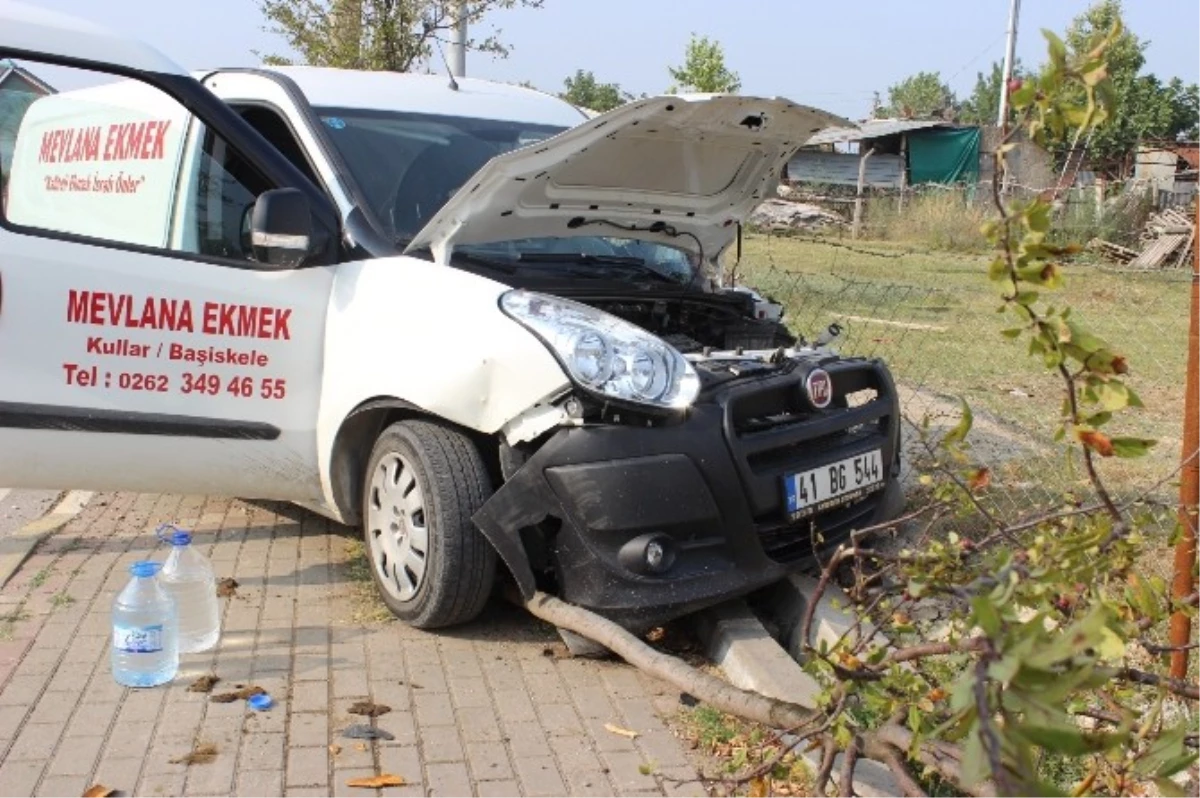Kocaeli\'de Trafik Kazaları: 2 Yaralı