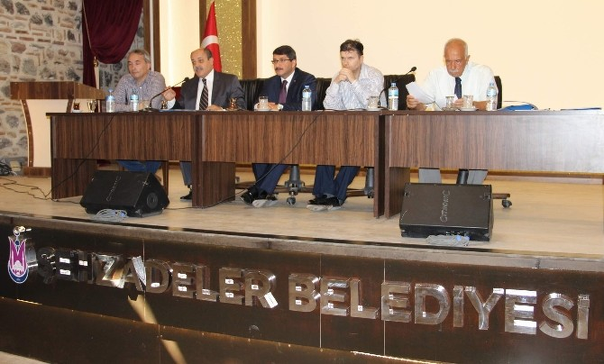 Manisa\'da Bir Meydanın Adı \'15 Temmuz Demokrasi Meydanı\' Olarak Değiştirildi