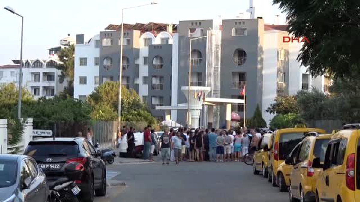 Marmaris\'te, CHP\'liler Demokrasi Şehitleri İçin Anma Töreni Düzenledi