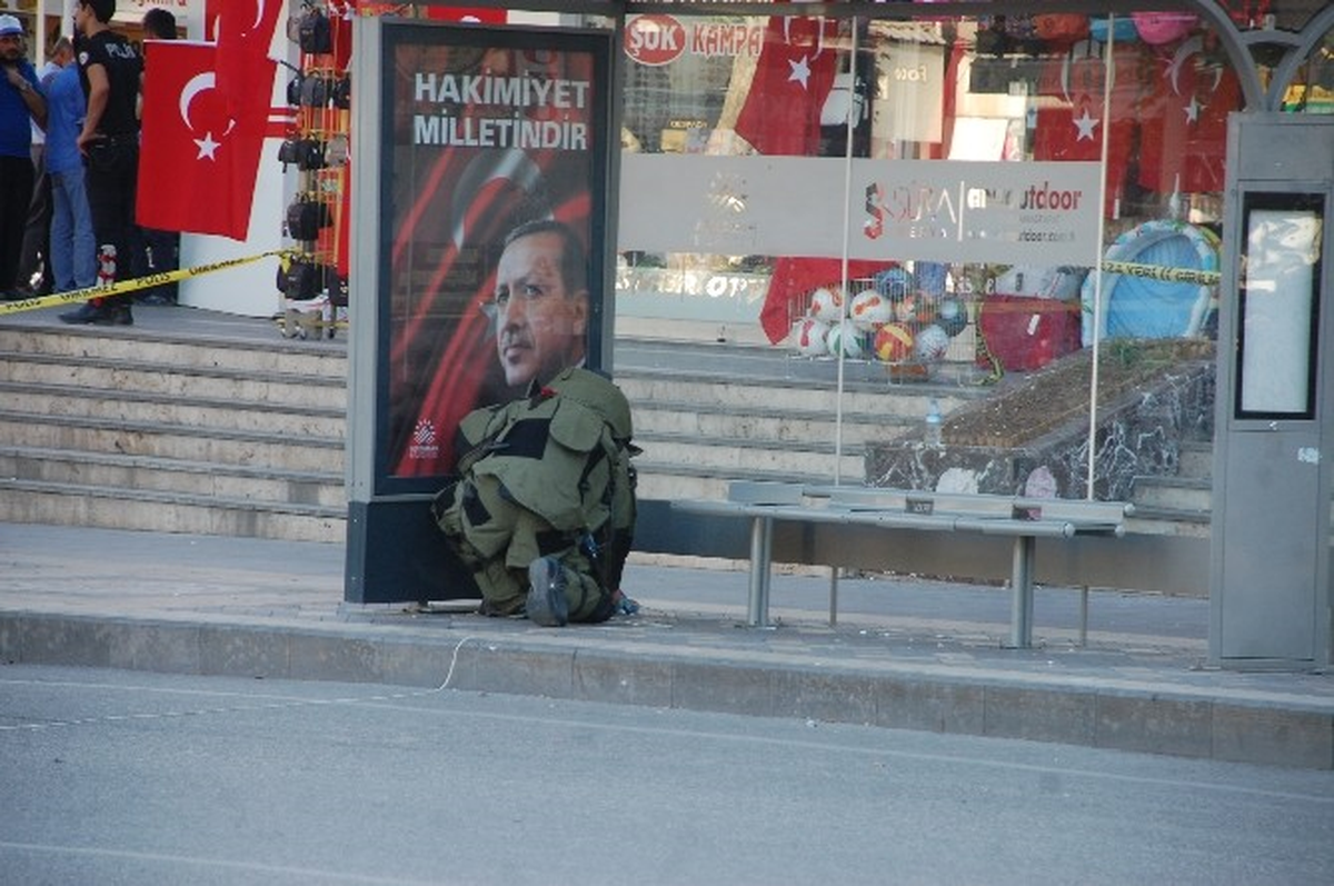 Otobüs Durağına Bırakılan Şüpheli Paketten Toprak ve Taş Çıktı