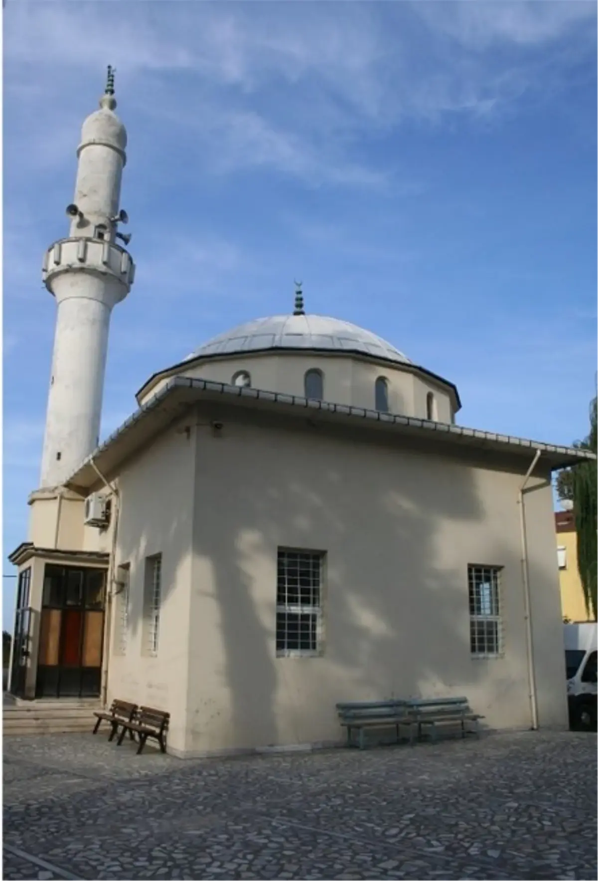 Rize\'de Tarihi Cami Yıkıldı