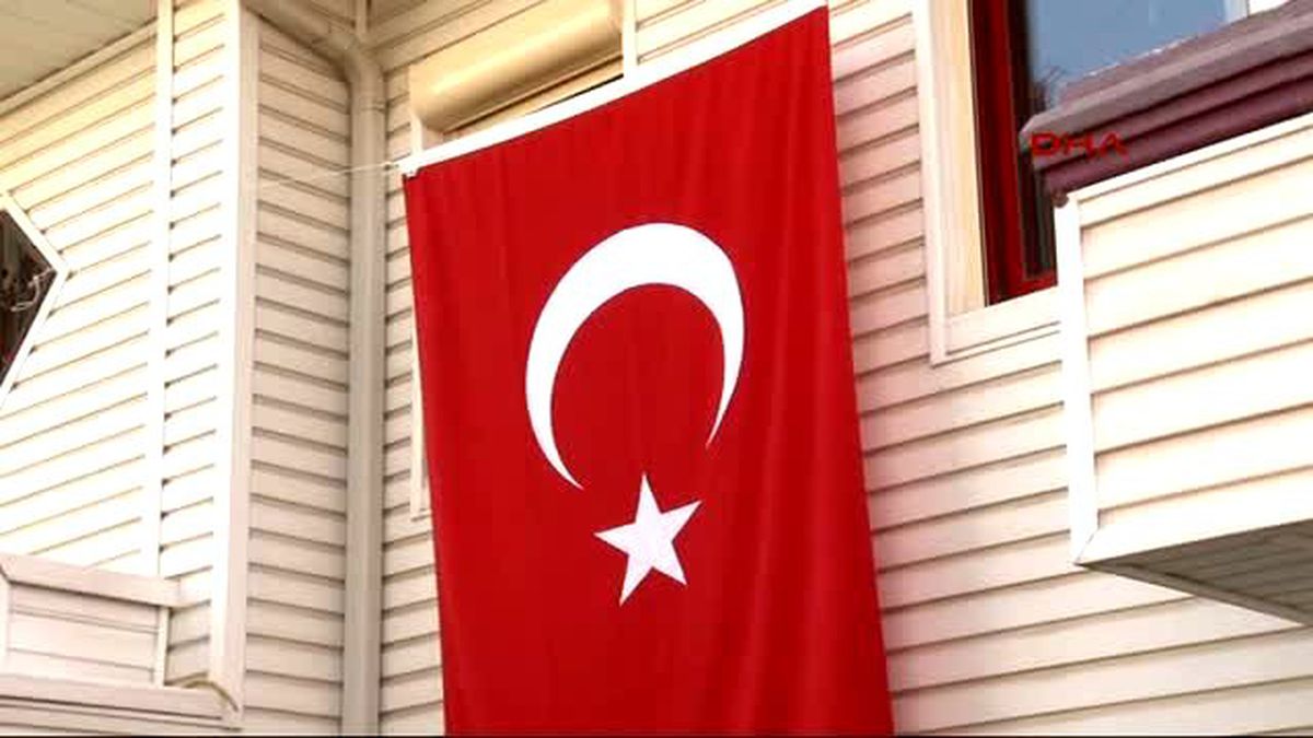 Şehit Polis Osman Eray Karademir\'in Baba Evine Ateş Düştü