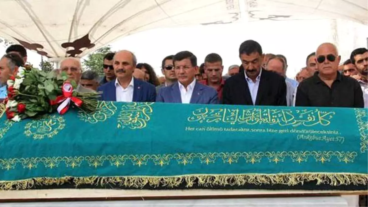 Ahmet Davutoğlu'na Yaklaşıp Ölümle Tehdit Eden Kişi Gözaltına Alındı