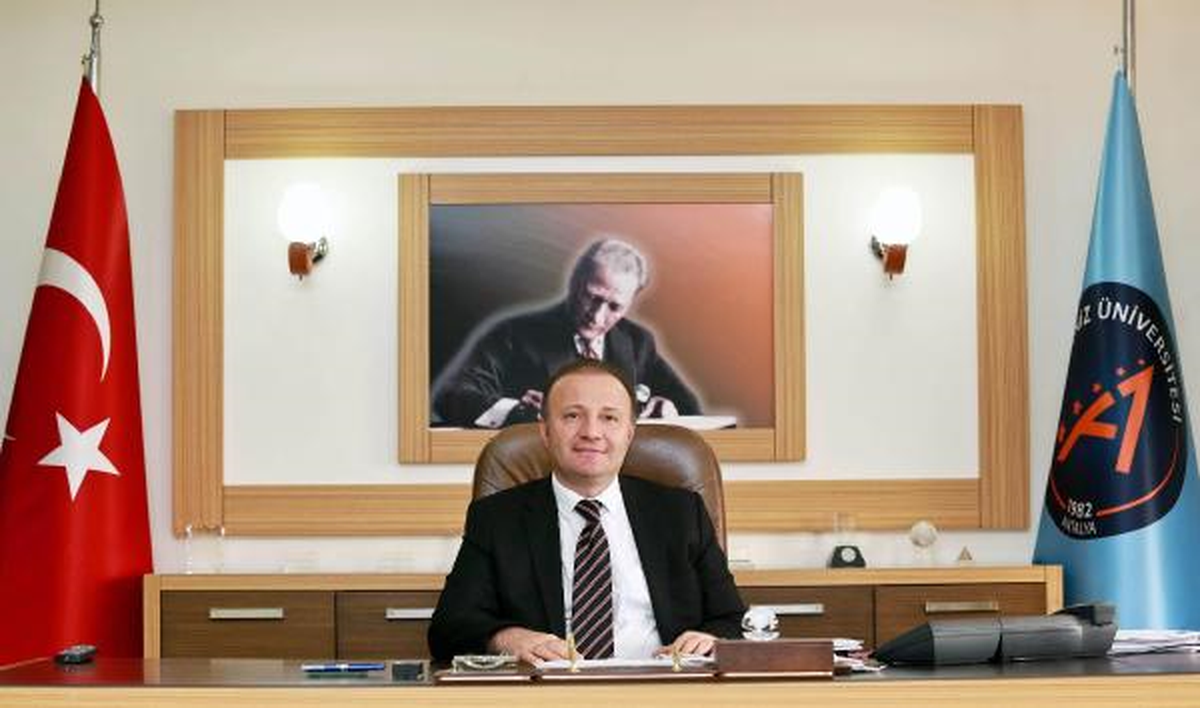 Akdeniz Üniversitesi Rektörlüğüne Profesör Ünal Atandı