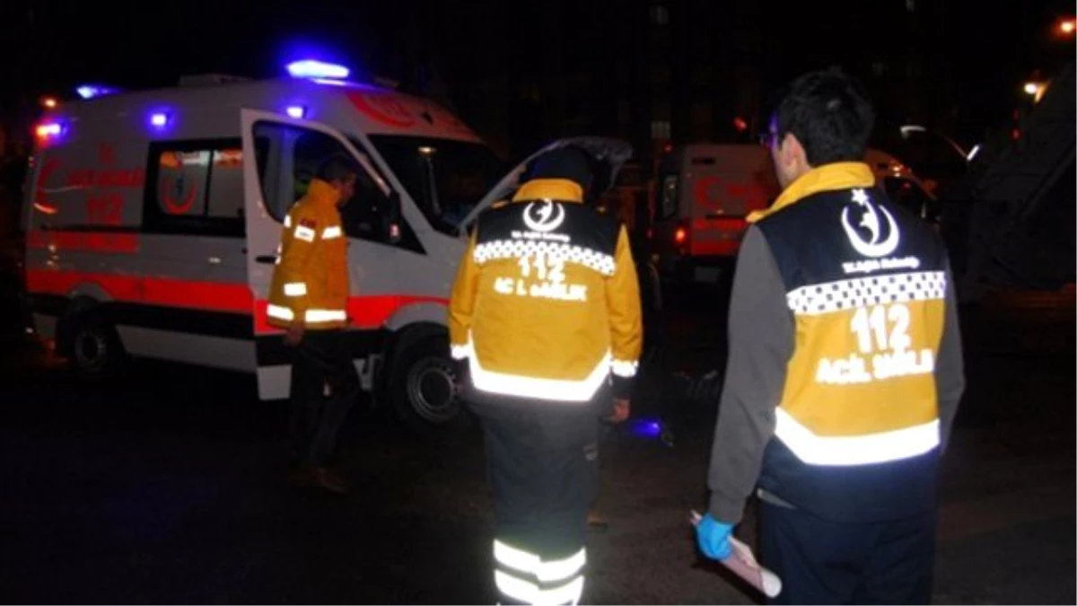 Antalya\'da Demokrasi Mitingi Sırasında Patlama Meydana Geldi: 2 Yaralı