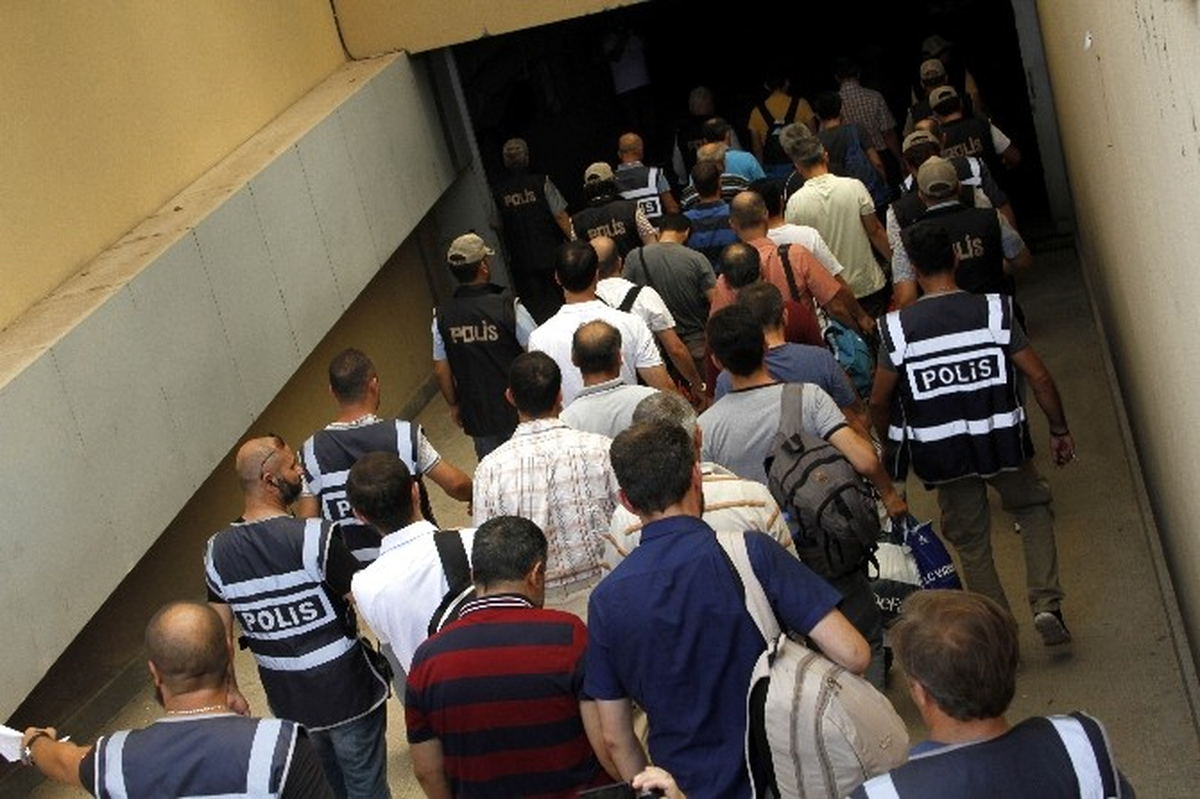 Antalya\'da Gözaltına Alınan 22 Polis Adliyede