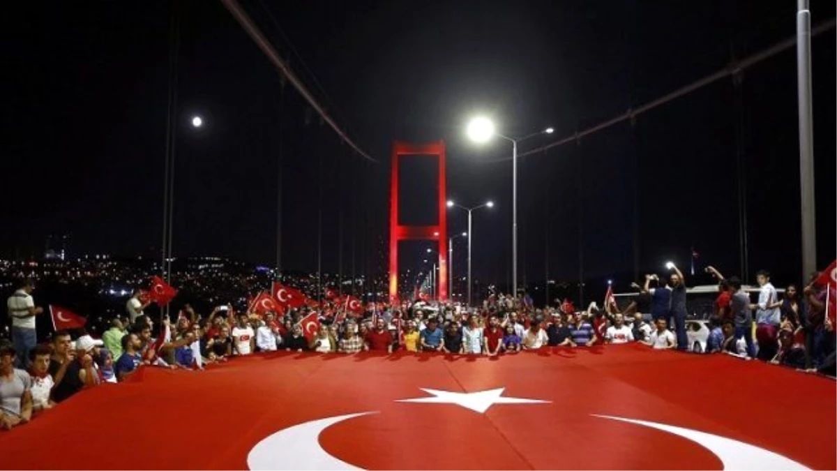 Başarısız darbe girişimi, Türk bayrağına talepleri arttırdı