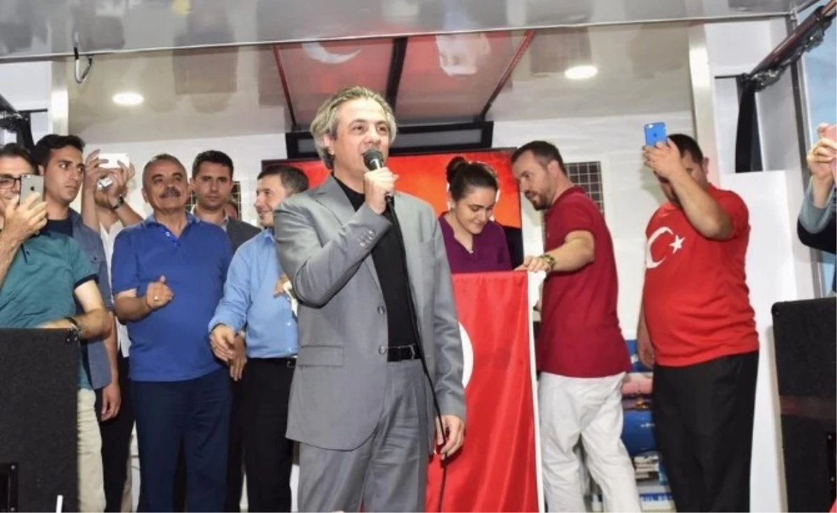 Başkan Demircan\'dan Ataşehir\'deki Demokrasi Nöbetine Destek