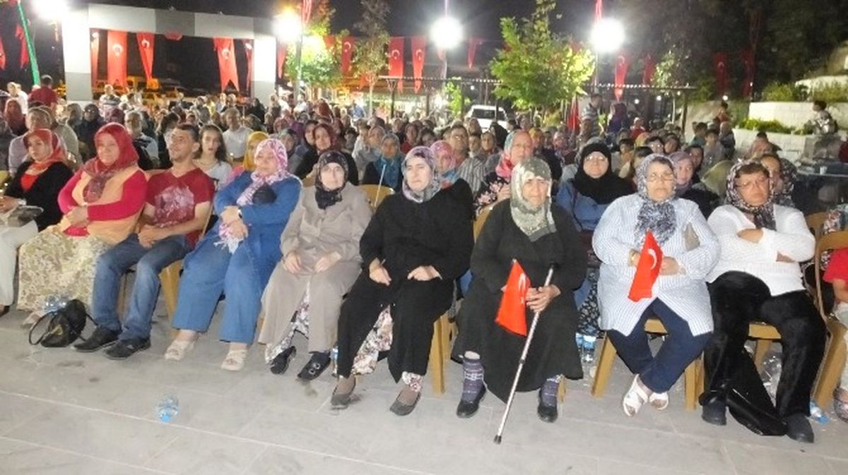 Bigadiç\'te Demokrasi Nöbeti Devam Ediyor